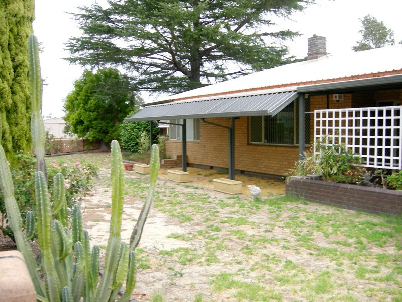 1 Devereux St, Armadale WA 6112