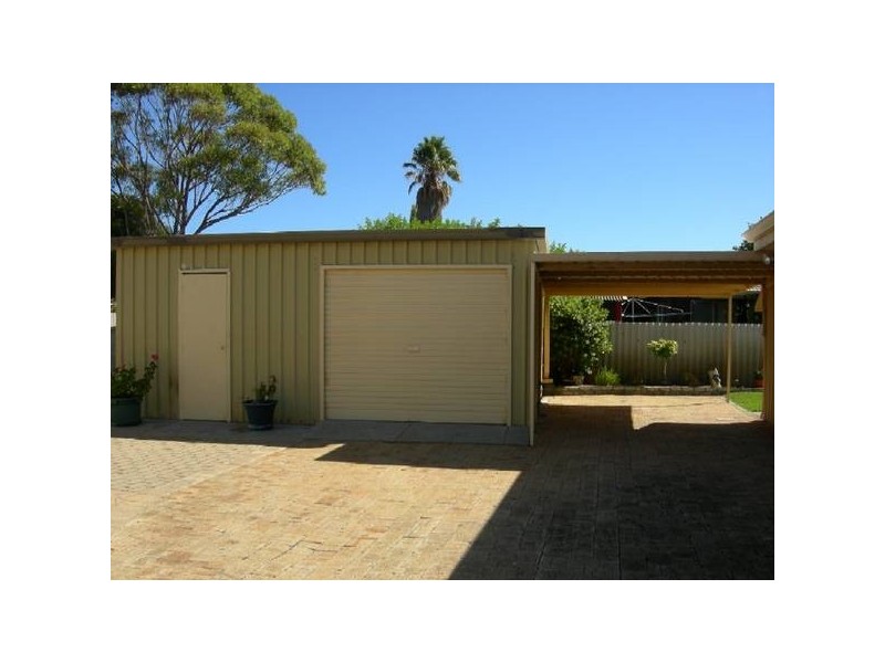2 Breaden Drive, Cooloongup WA 6168