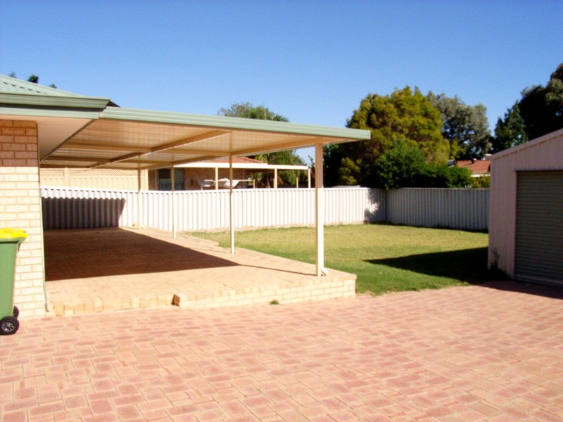 9 Kara Crt, Seville Grove WA 6112