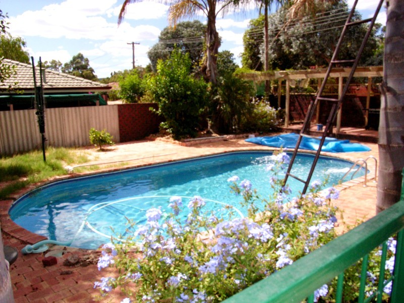 2 Kerun Crt, Armadale WA 6112