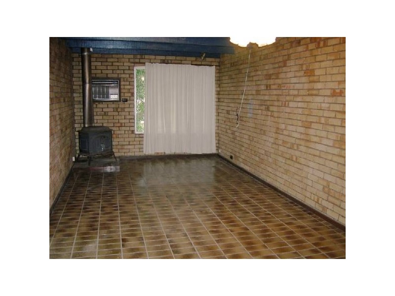 8 Piggott St, Armadale WA 6112