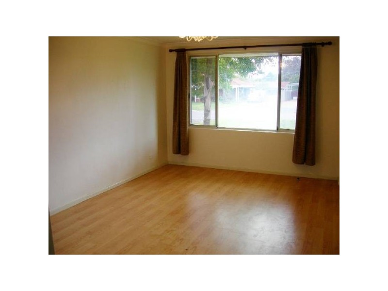 8 Piggott St, Armadale WA 6112