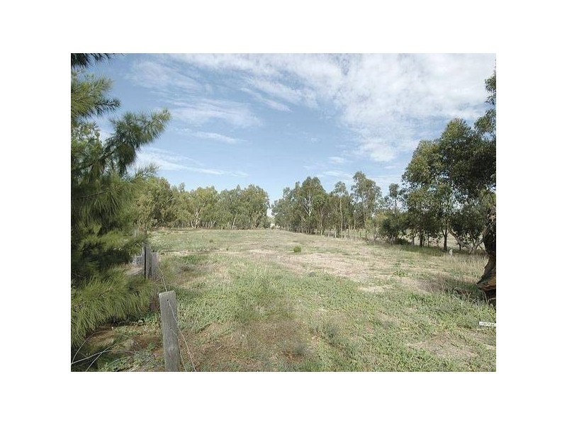 202 Lake Road, Champion Lakes WA 6111