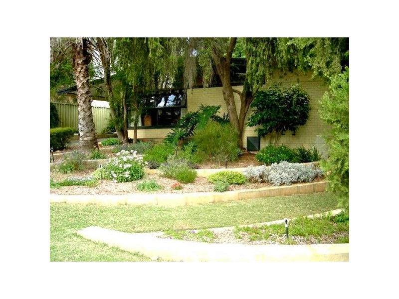9 Steve Street, Kelmscott WA 6111