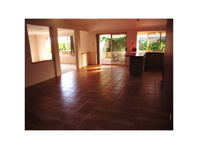 1 Horseshoe Crt, Kelmscott WA 6111