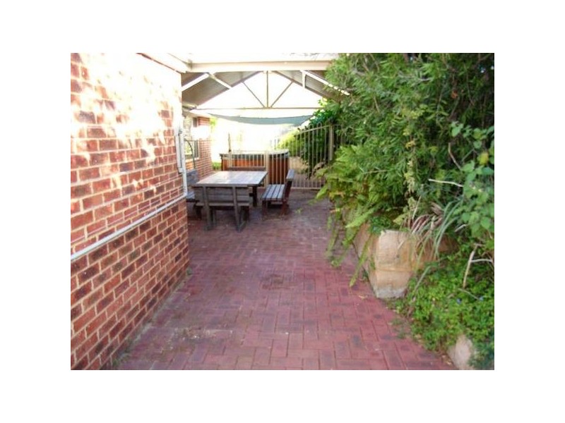 1 Horseshoe Crt, Kelmscott WA 6111