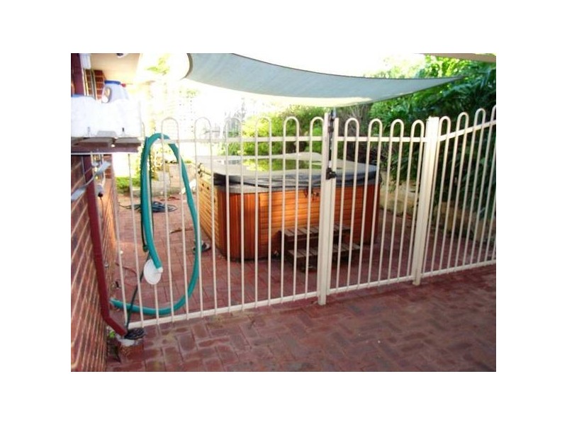 1 Horseshoe Crt, Kelmscott WA 6111
