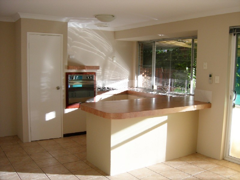 24 Hill Street, Kelmscott WA 6111