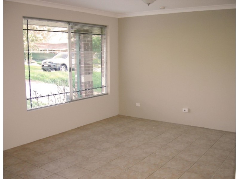 24 Hill Street, Kelmscott WA 6111