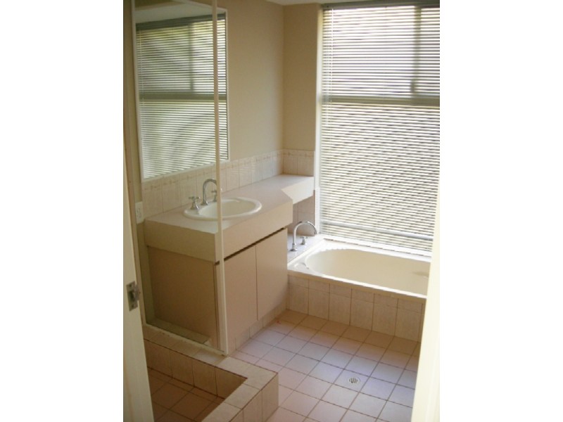 24 Hill Street, Kelmscott WA 6111