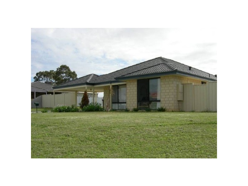 228 Seville Drive, Seville Grove WA 6112