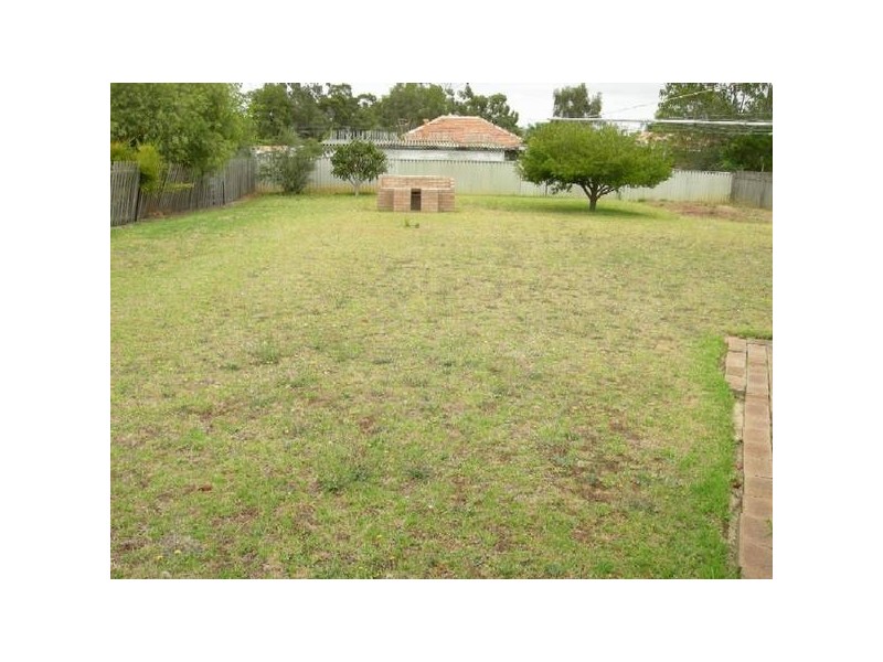 379 Railway Avenue, Armadale WA 6112