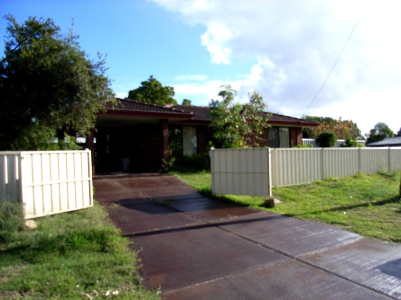 32a Waratah Dr, Camillo WA 6111