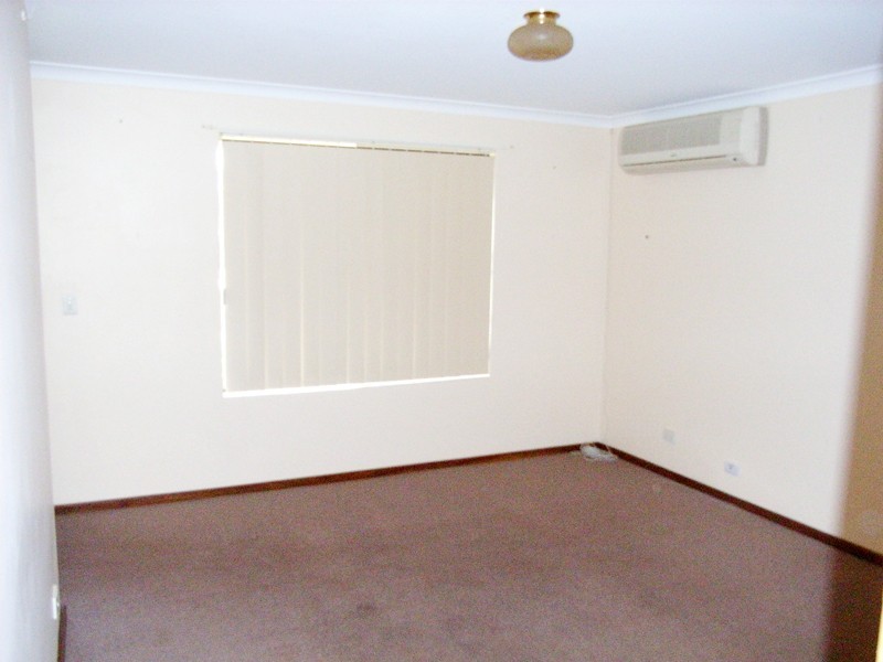 32a Waratah Dr, Camillo WA 6111
