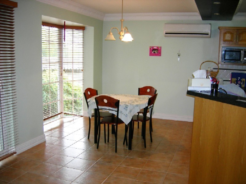 27 Buckingham Road, Kelmscott WA 6111