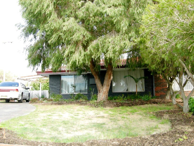 1/2 Amanda Drive, Camillo WA 6111
