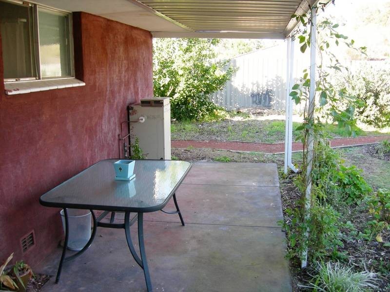 1/2 Amanda Drive, Camillo WA 6111