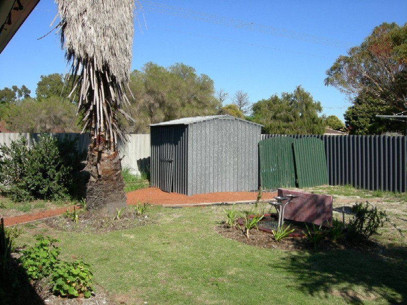 1/2 Amanda Drive, Camillo WA 6111