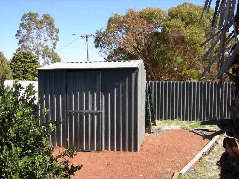1/2 Amanda Drive, Camillo WA 6111