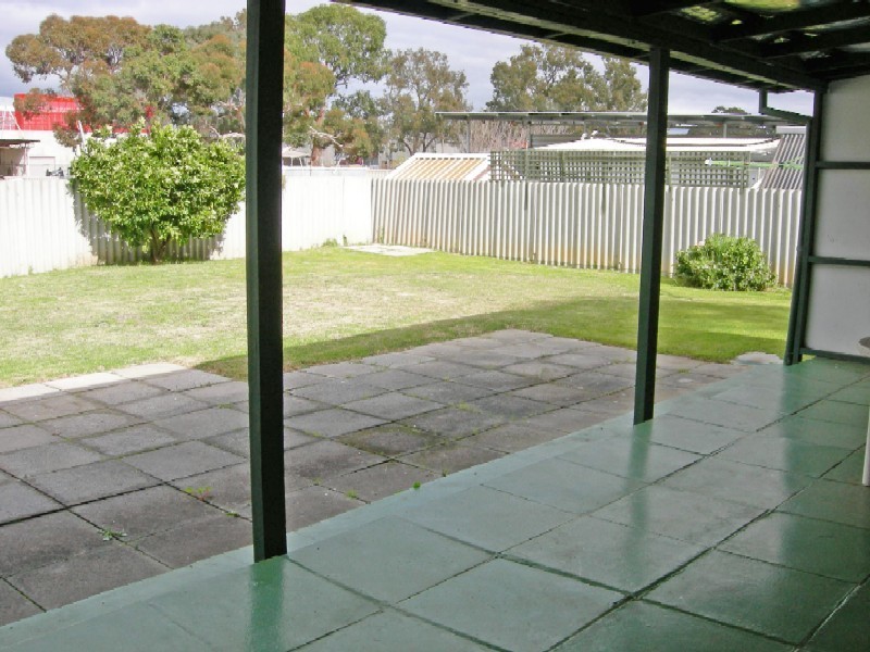 15 Church Street, Kelmscott WA 6111