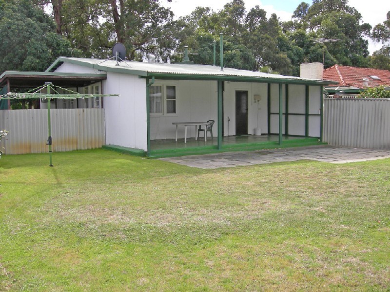 15 Church Street, Kelmscott WA 6111