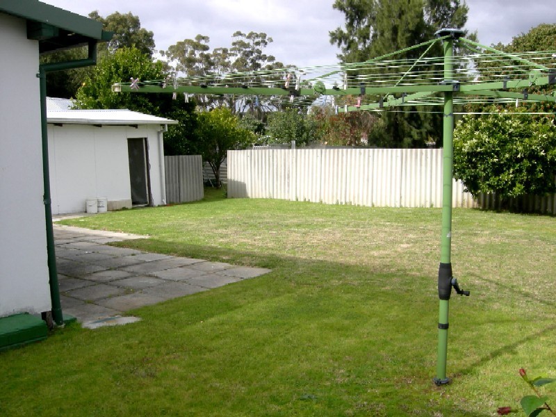 15 Church Street, Kelmscott WA 6111