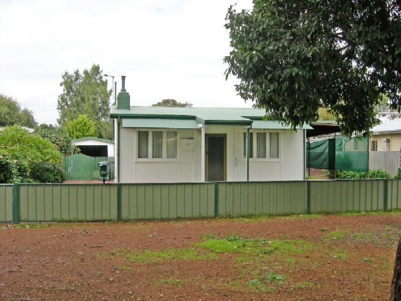 15 Church Street, Kelmscott WA 6111