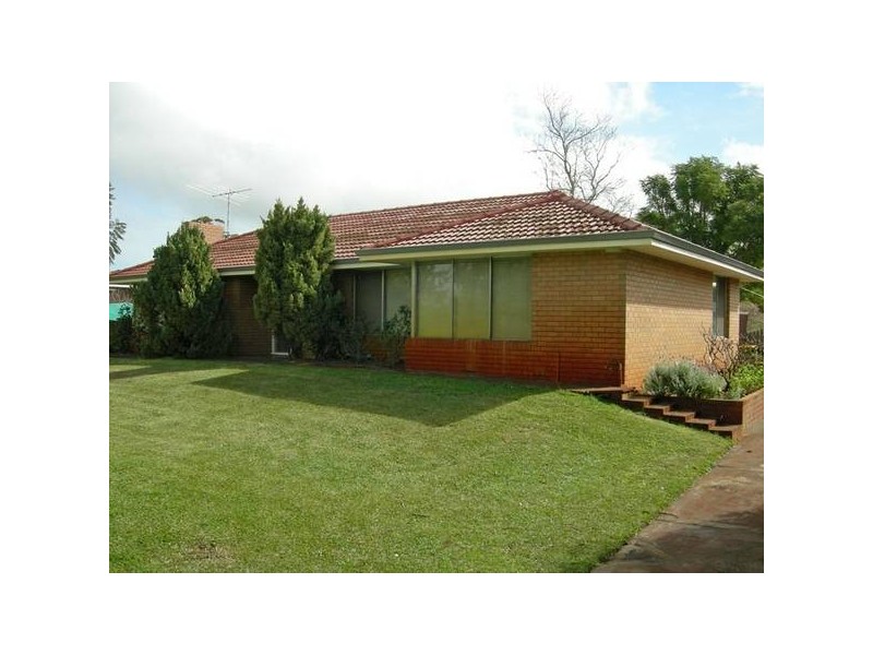 39 Lake Road, Champion Lakes WA 6111