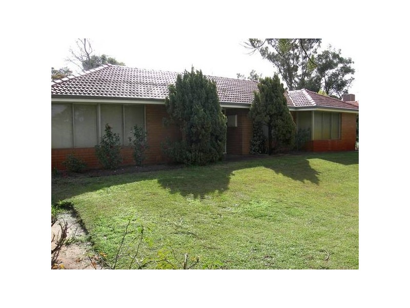 39 Lake Road, Champion Lakes WA 6111