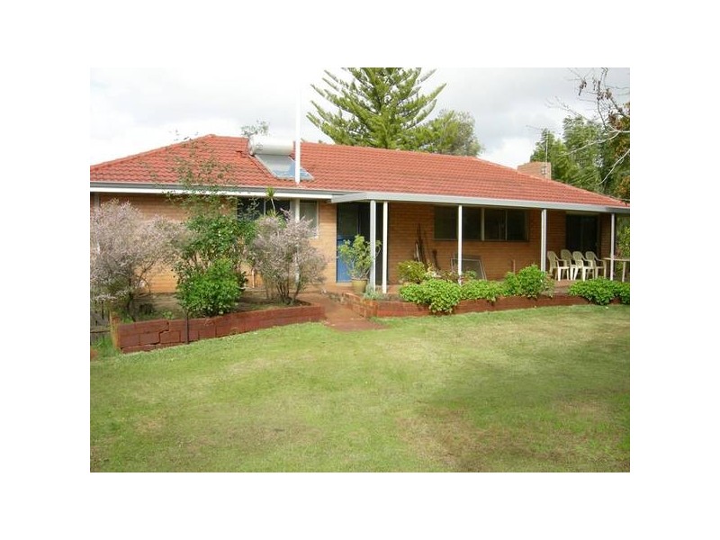 39 Lake Road, Champion Lakes WA 6111