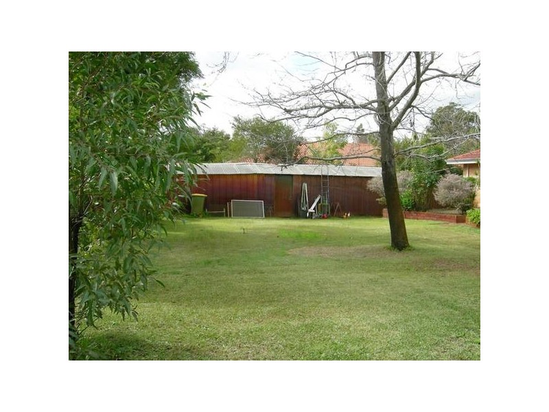 39 Lake Road, Champion Lakes WA 6111