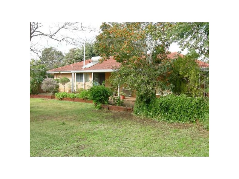 39 Lake Road, Champion Lakes WA 6111