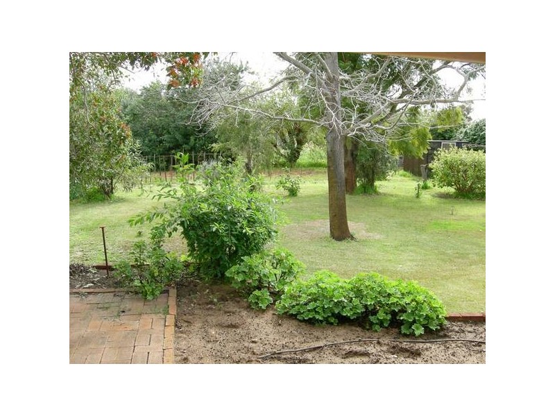 39 Lake Road, Champion Lakes WA 6111