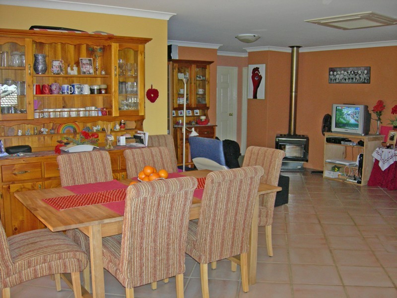 16 Nash Street, Kelmscott WA 6111
