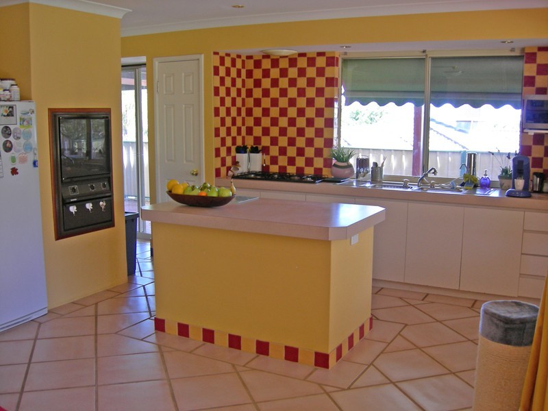 16 Nash Street, Kelmscott WA 6111