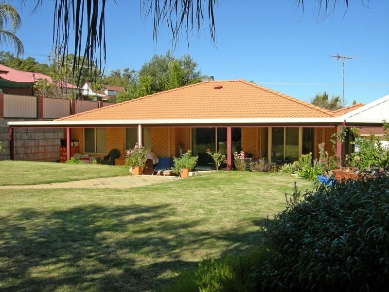 16 Nash Street, Kelmscott WA 6111