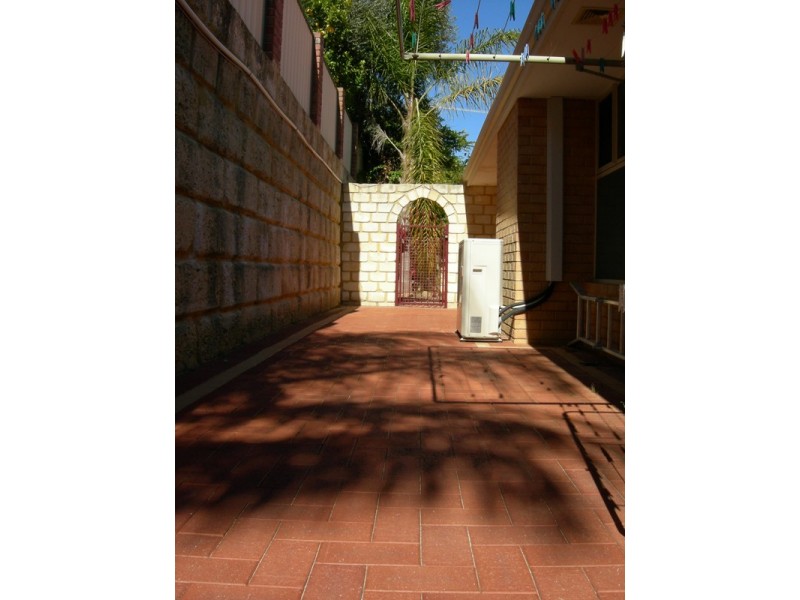 16 Nash Street, Kelmscott WA 6111