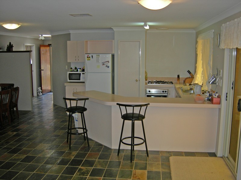 12 Morgan Road, Seville Grove WA 6112