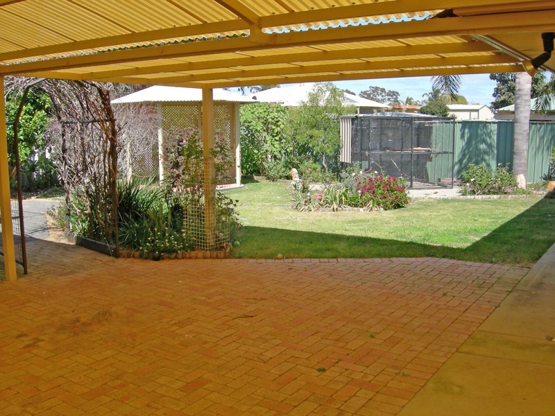 12 Morgan Road, Seville Grove WA 6112