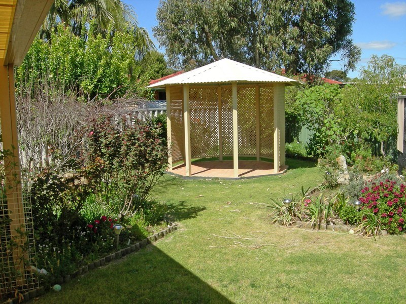 12 Morgan Road, Seville Grove WA 6112