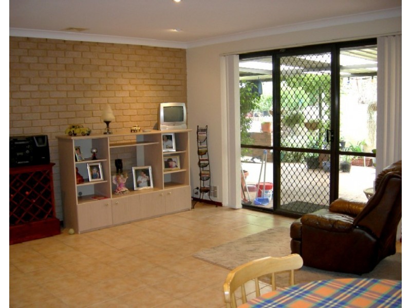 50 Ashley Drive, Kelmscott WA 6111