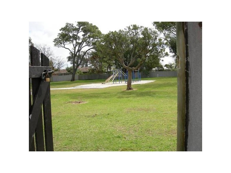 8 Maydwell Way, Calista WA 6167