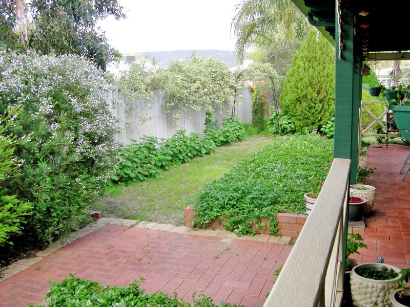 4 Clyde Place, Camillo WA 6111