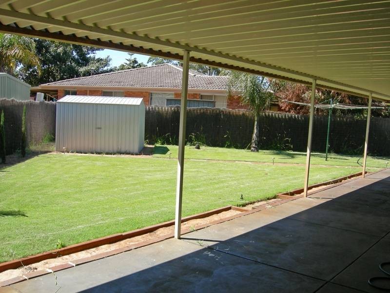 2 Ainsley Court, Camillo WA 6111