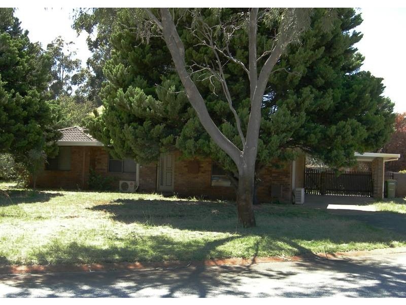 2 Ainsley Court, Camillo WA 6111