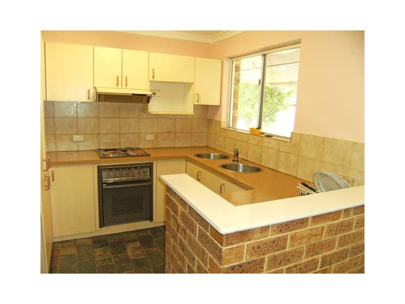 30 Cordelia Rd, Armadale WA 6112