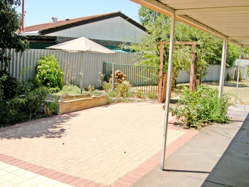 30 Cordelia Rd, Armadale WA 6112