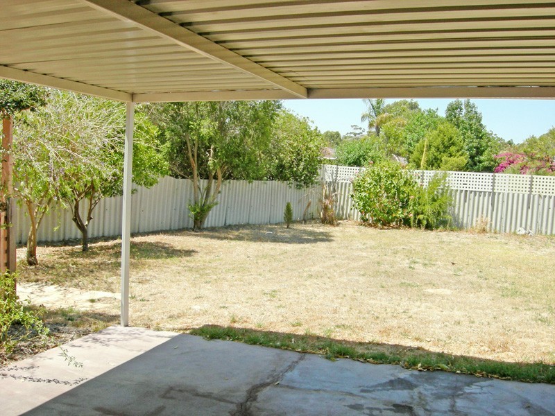 30 Cordelia Rd, Armadale WA 6112