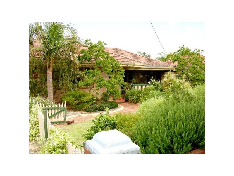 367 Railway Avenue, Armadale WA 6112