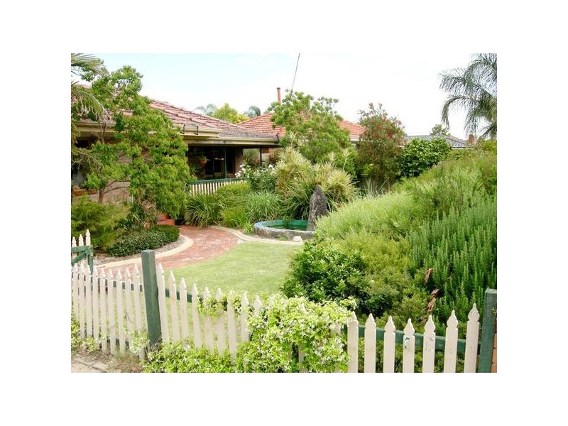 367 Railway Avenue, Armadale WA 6112